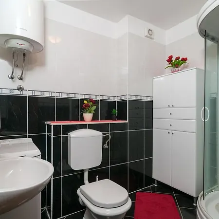 Апартаменты Beverly 1 Омиш